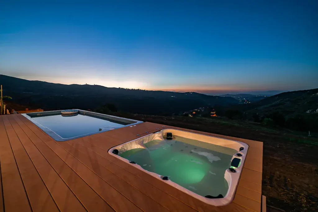 ContainUR Pool with hot tub